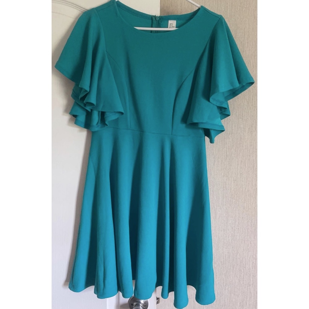 Medium dress. Only worn once!!
